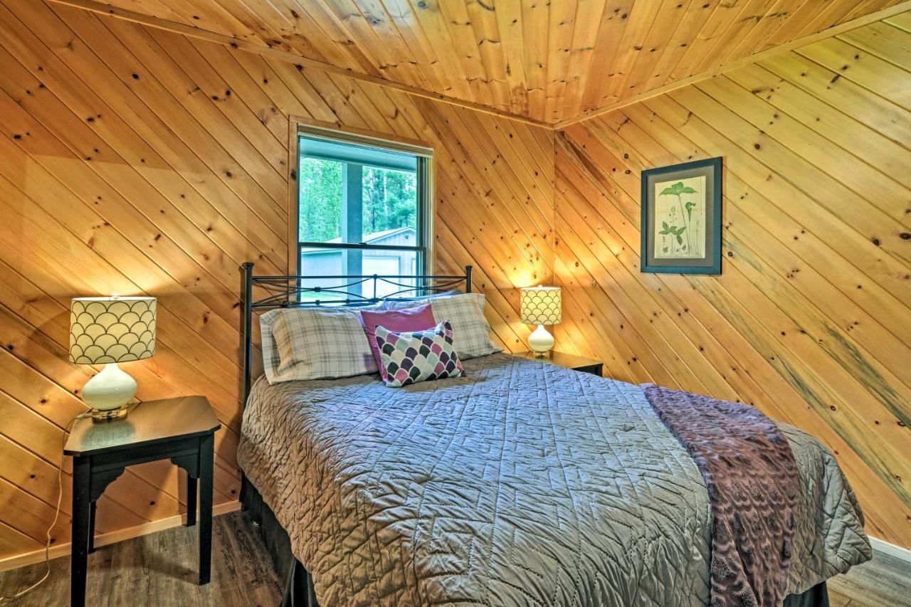 Riverfront Traverse City Cabin Fish, Kayak And Tube Exterior photo